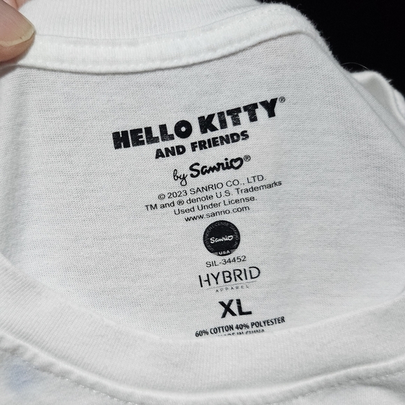 Hello Kitty T-Shirt - Picture 2 of 2